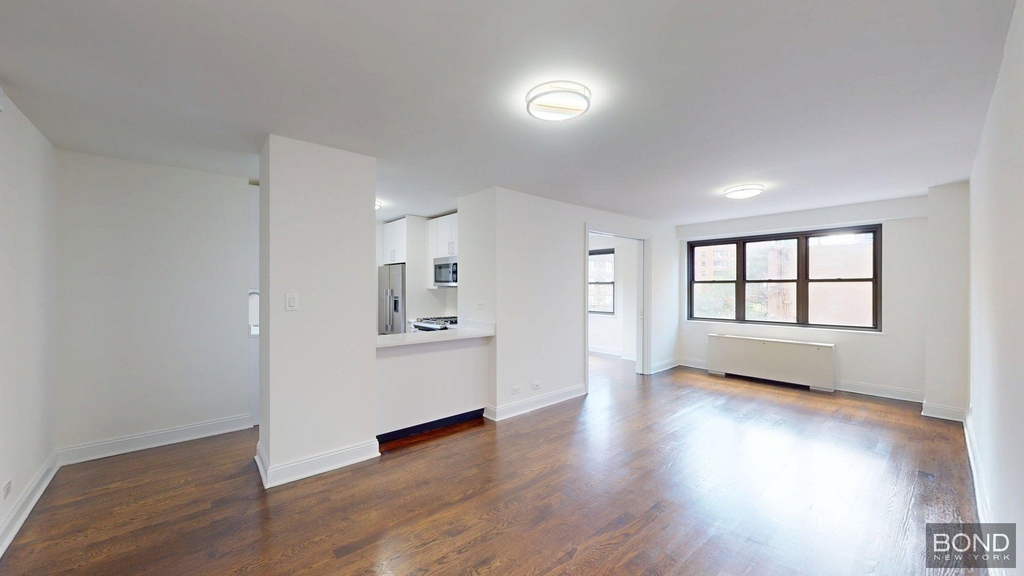 East 16th Street - Photo 0