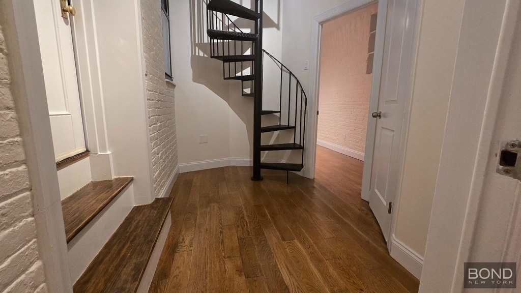 West 11th Street - Photo 2