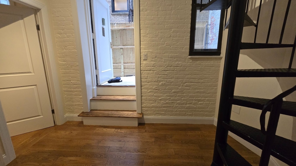 West 11th Street - Photo 9