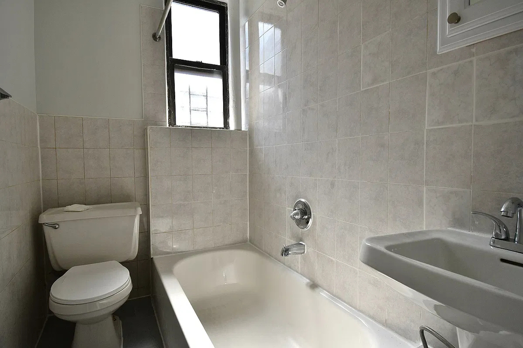 4298 Park Avenue - Photo 2