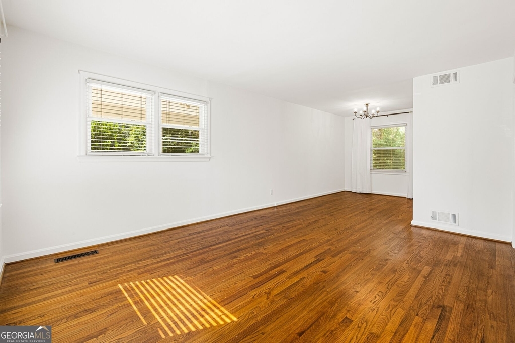 2004 Dering Circle Ne - Photo 3