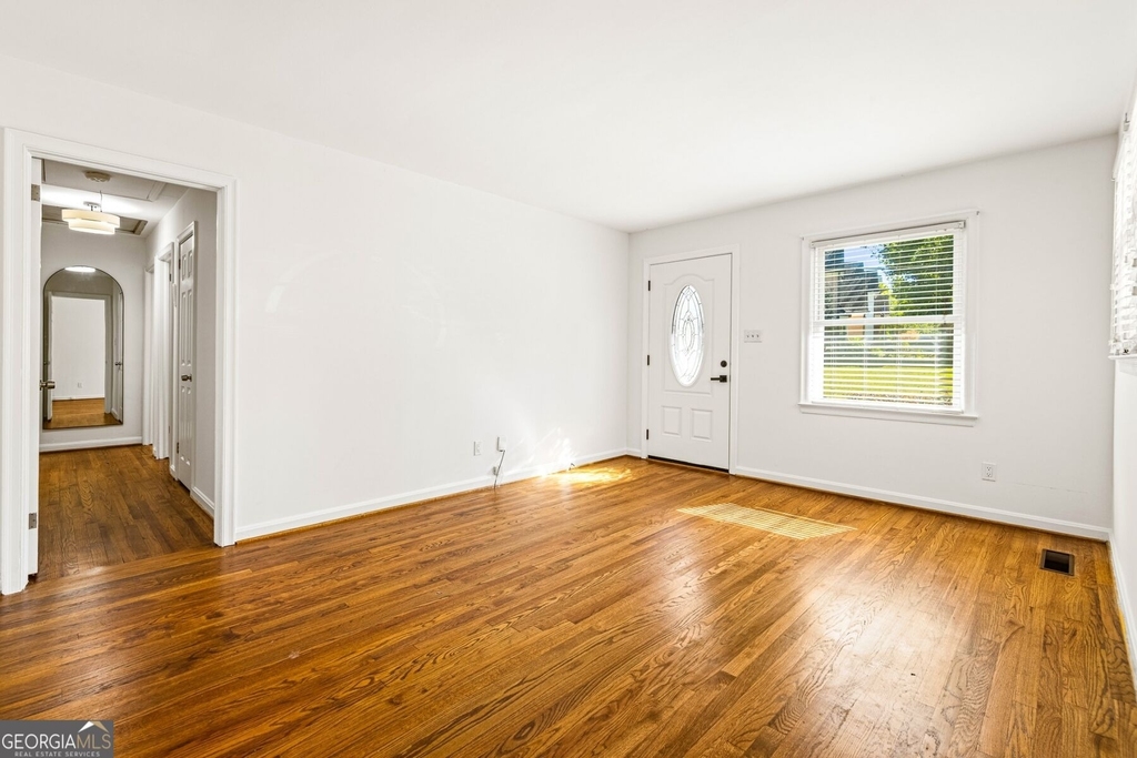 2004 Dering Circle Ne - Photo 4