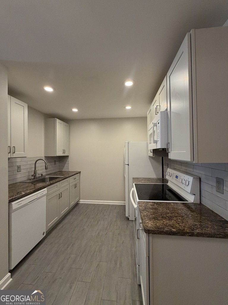 3113 Colonial Way - Photo 4