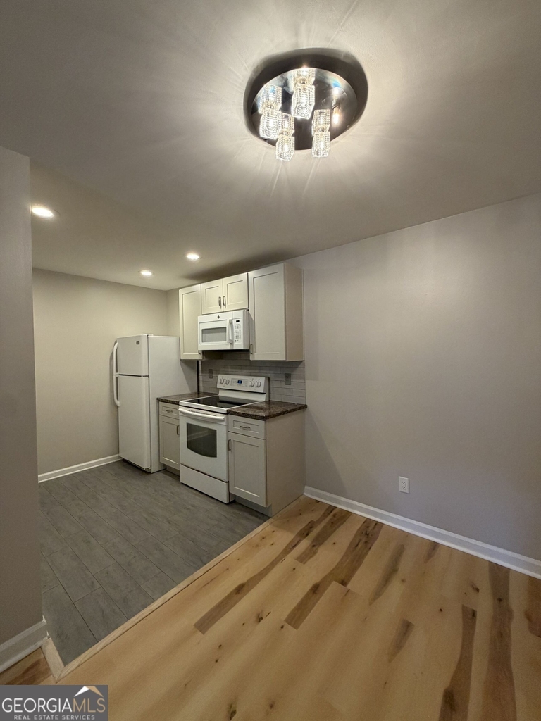 3113 Colonial Way - Photo 7
