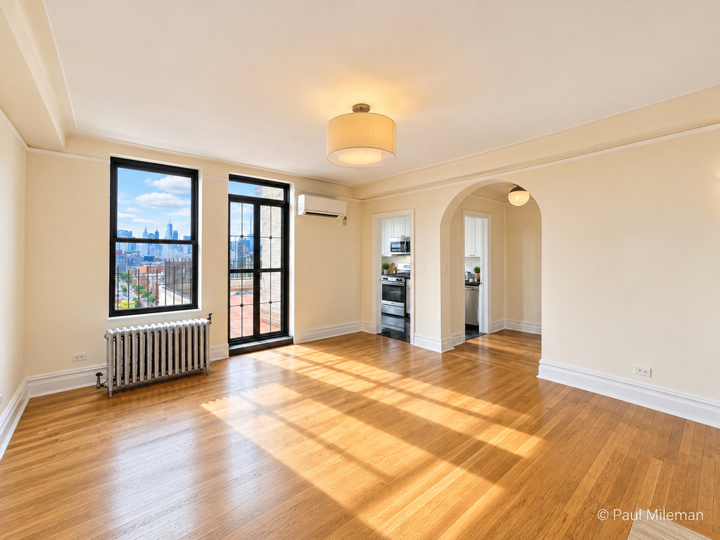 E 10th st / 2nd ave - Photo 4