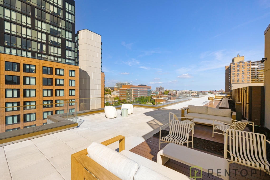 960 franklin ave #213 - Photo 10