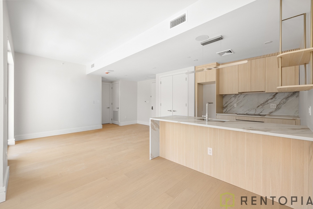 960 franklin ave #213 - Photo 5