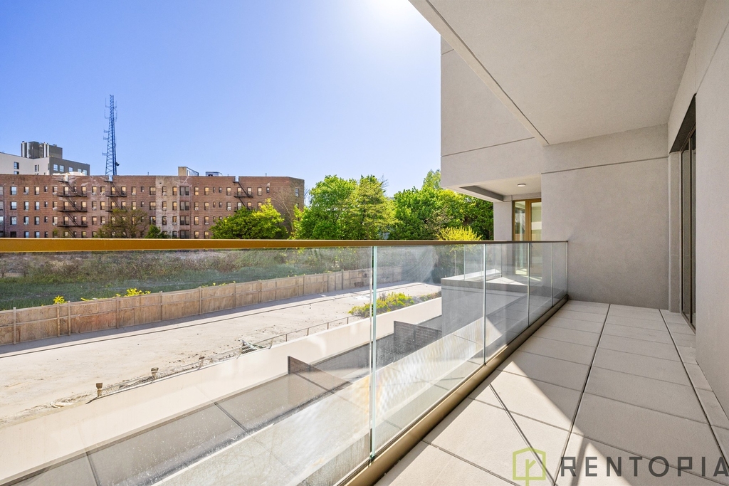 960 franklin ave #213 - Photo 9
