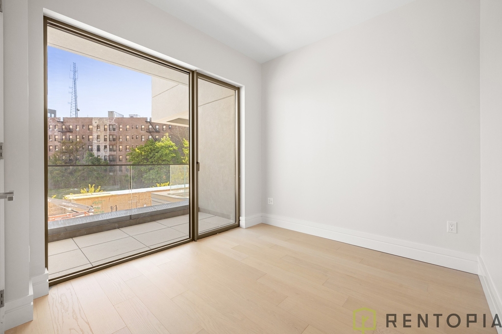 960 franklin ave #213 - Photo 7