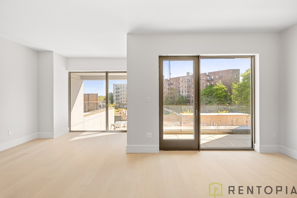 960 franklin ave #213 - Photo 2