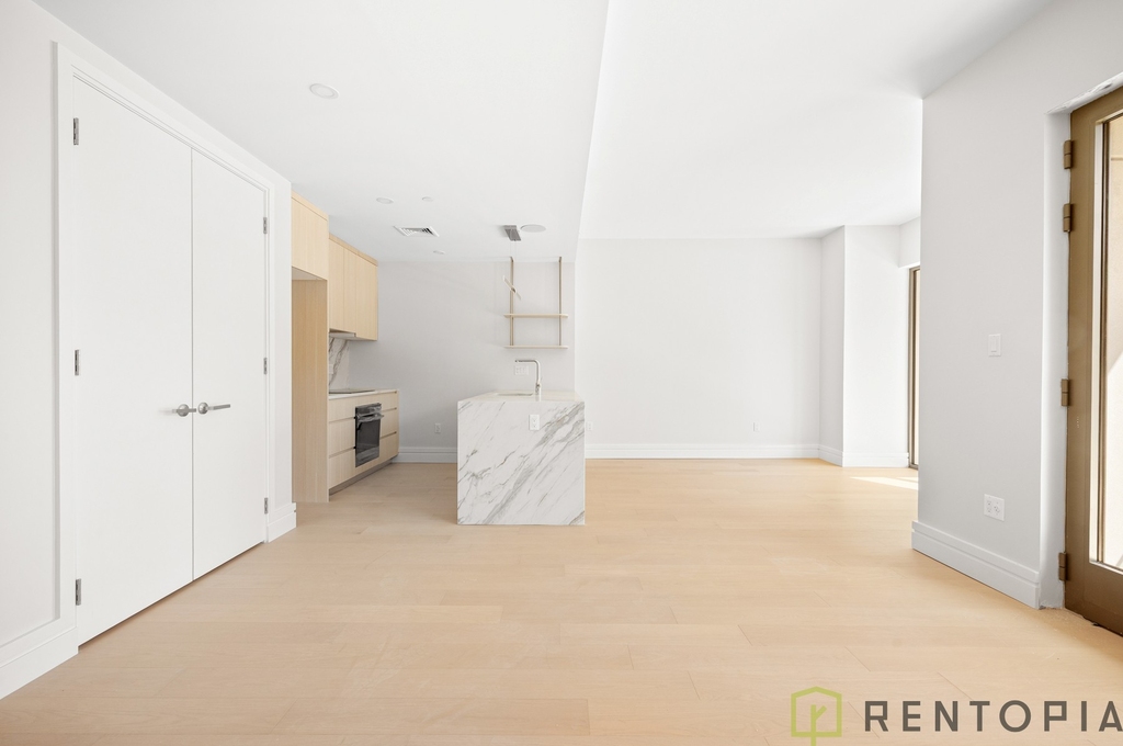 960 franklin ave #213 - Photo 4