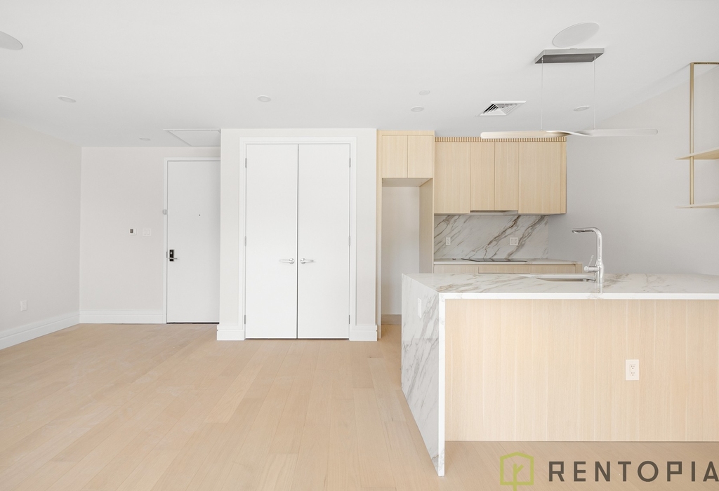 960 franklin ave #213 - Photo 6