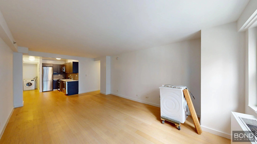 222 East 39th Street - Photo 2