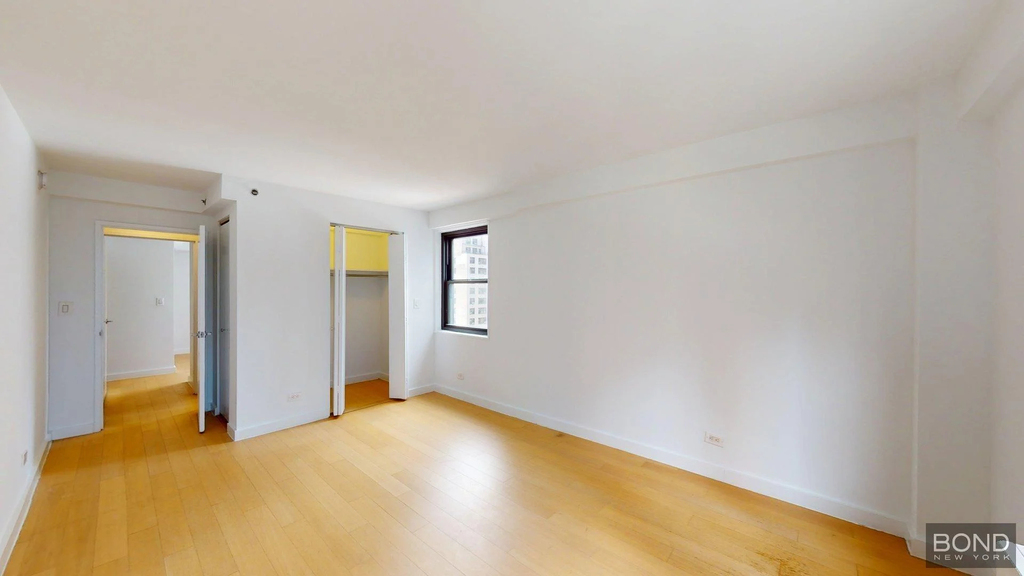 222 East 39th Street - Photo 1