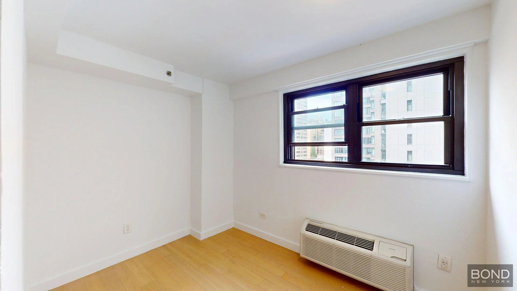 222 East 39th Street - Photo 4