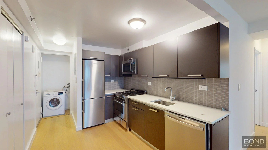 222 East 39th Street - Photo 0