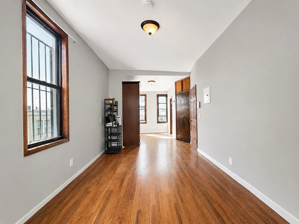 144 Suydam Street - Photo 0