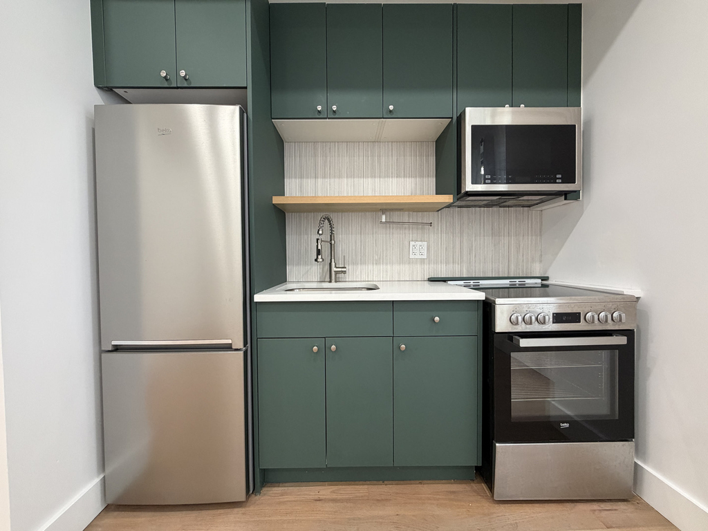1027 Putnam Avenue - Photo 2