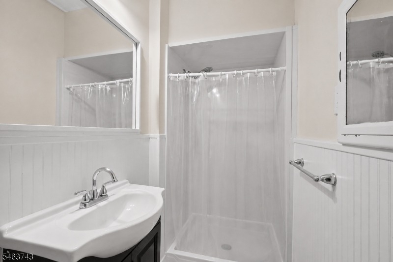 1 Franklin Pl - Photo 3