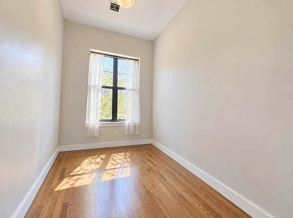 241 Jefferson Street - Photo 5