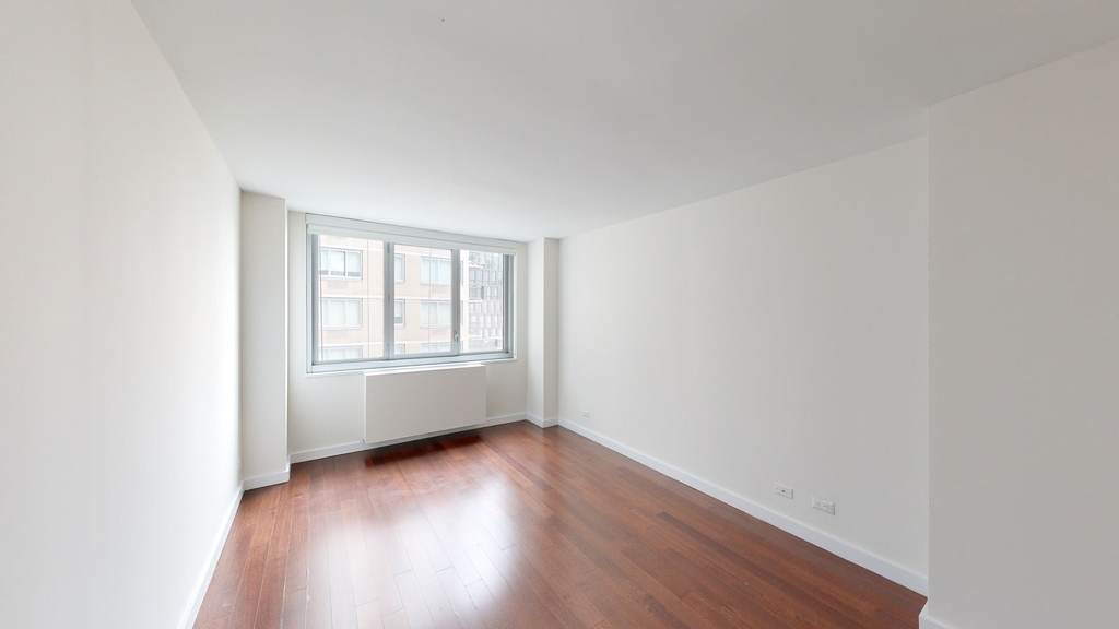 401 E 34th St - Photo 3