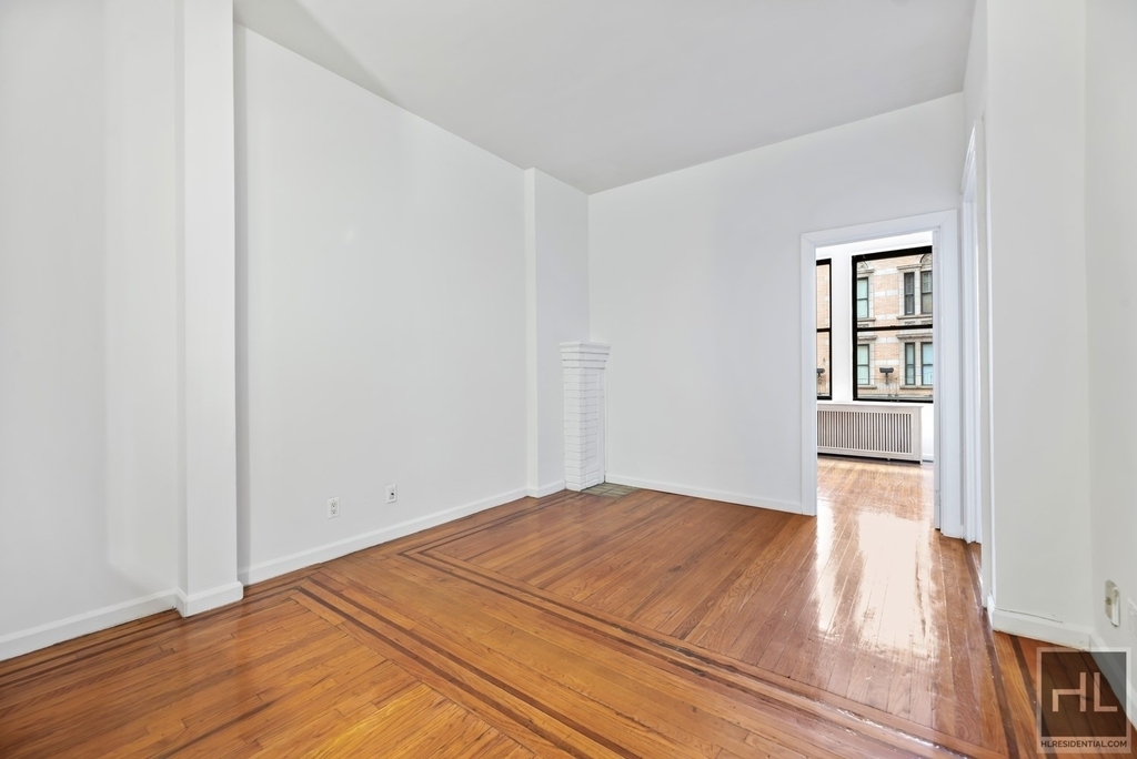 Madison Avenue - Photo 1