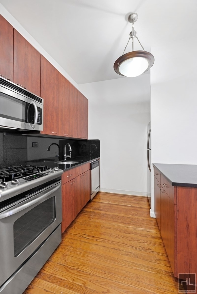 Madison Avenue - Photo 3