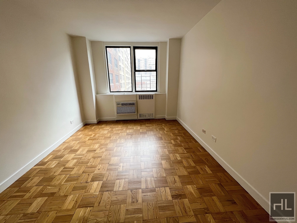 East 79th Street - Photo 7