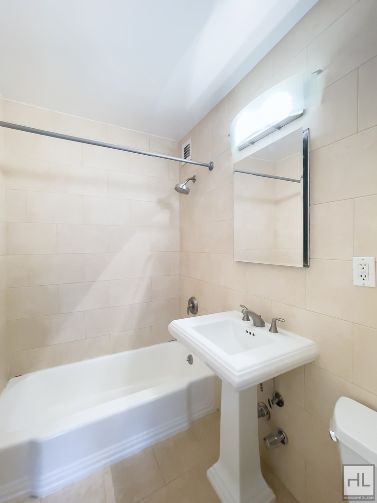 East 65th Street - Photo 7