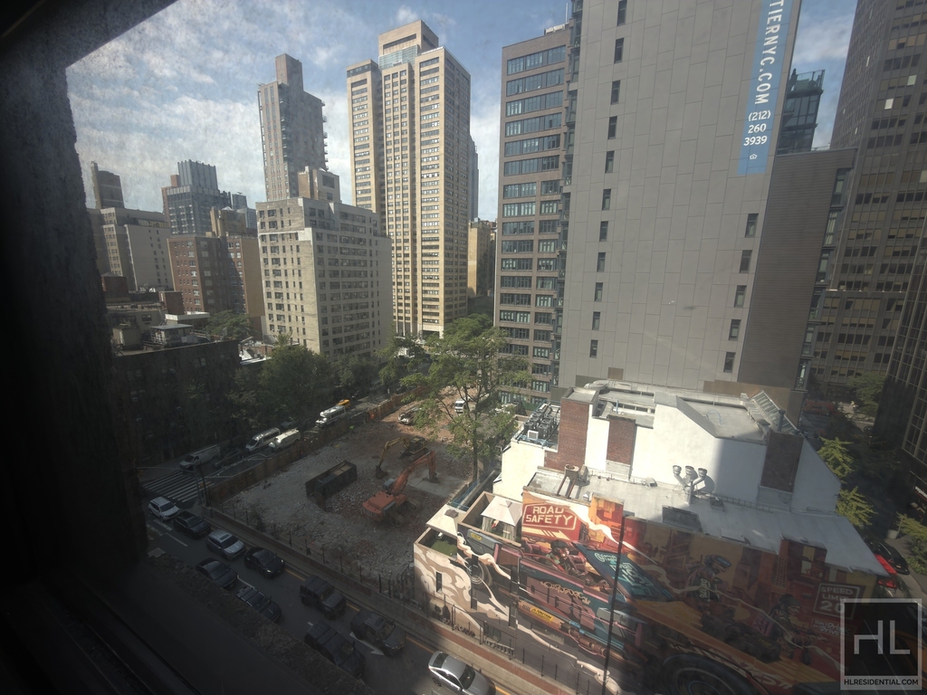 East 39th Street - Photo 4