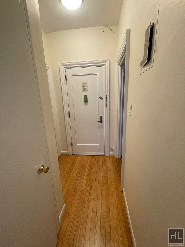 West 13 Street - Photo 2