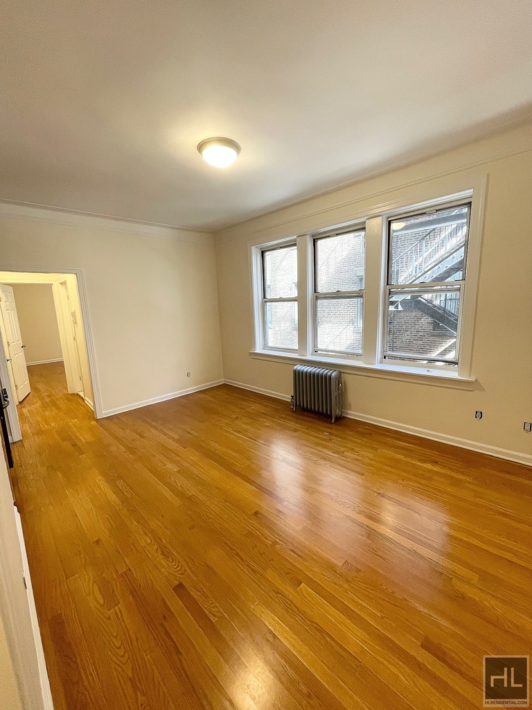 West 13 Street - Photo 3