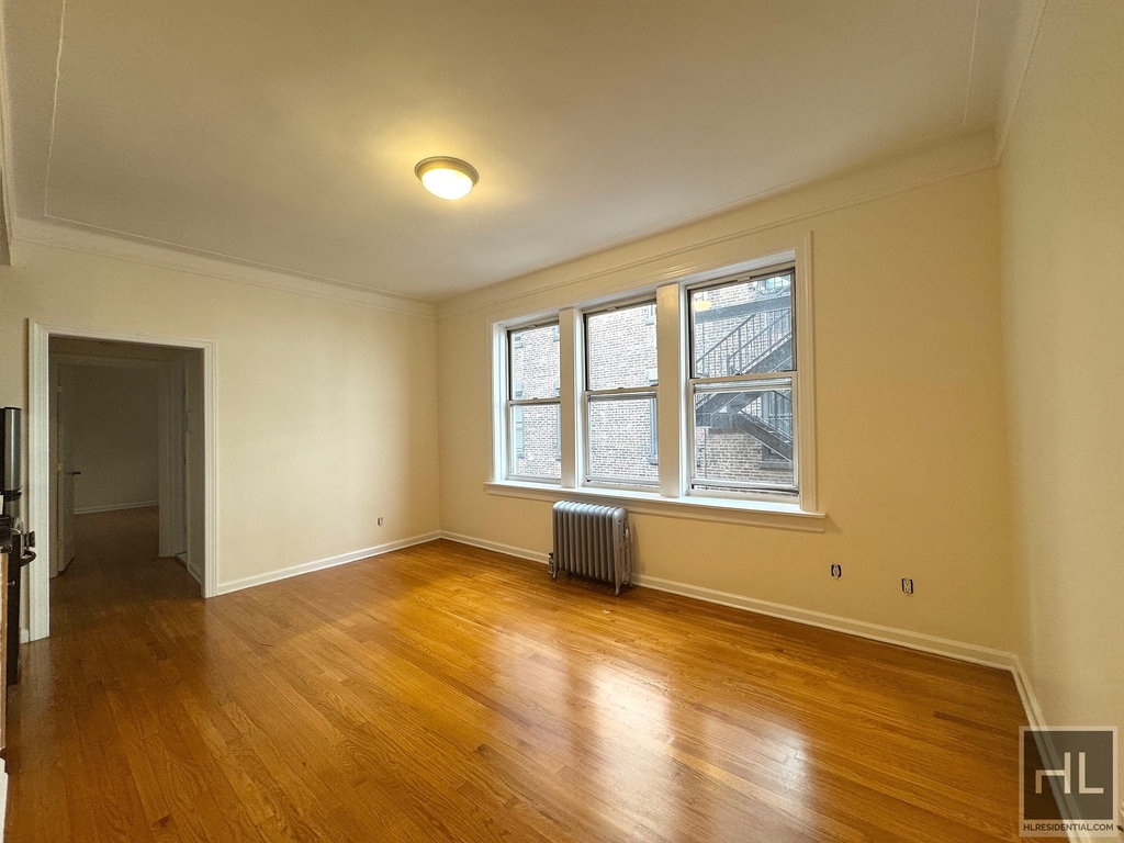 West 13 Street - Photo 5