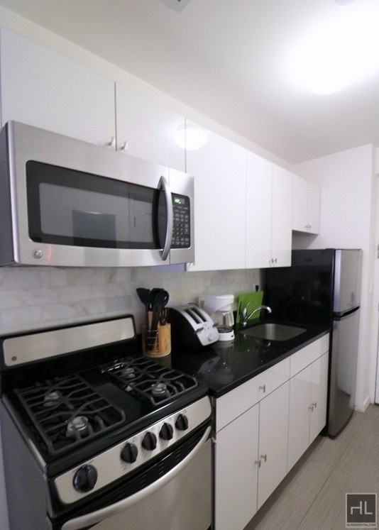 West 48th Street - Photo 1