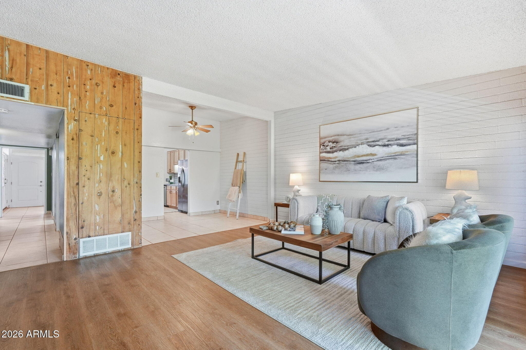 1201 E Rose Lane - Photo 2