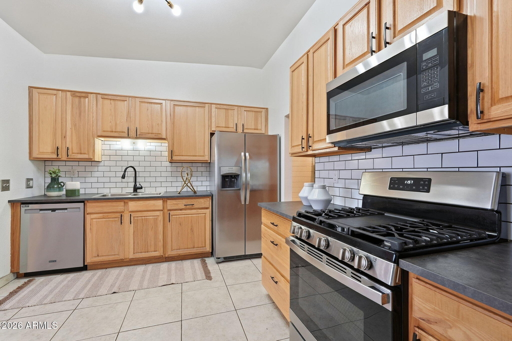 1201 E Rose Lane - Photo 7