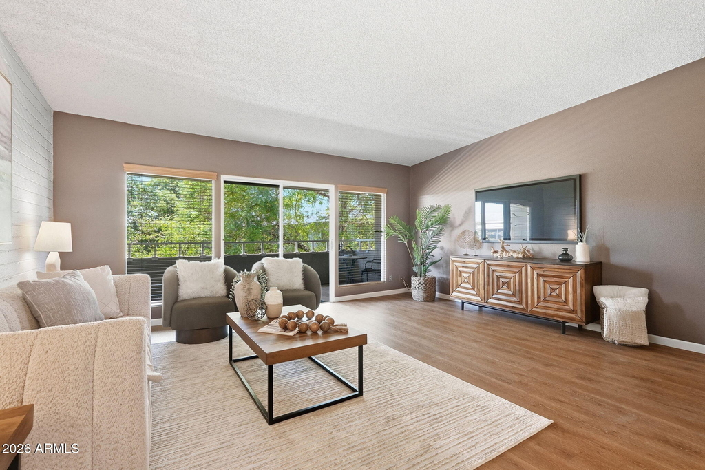 1201 E Rose Lane - Photo 3