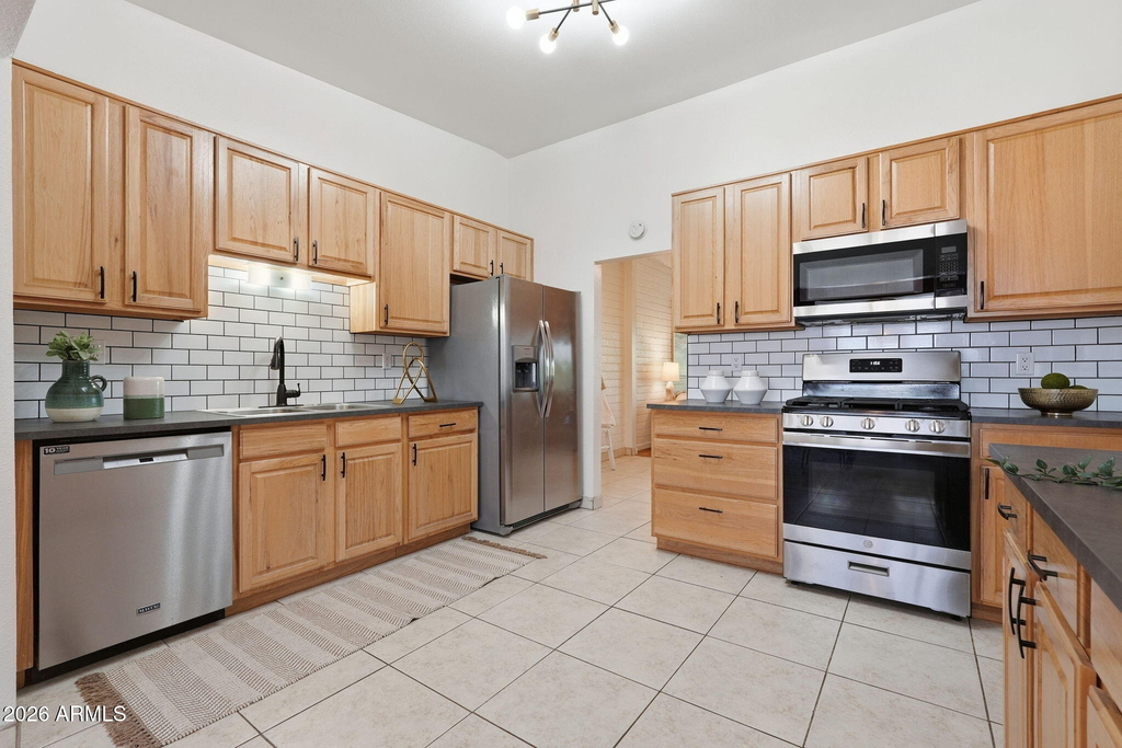 1201 E Rose Lane - Photo 6