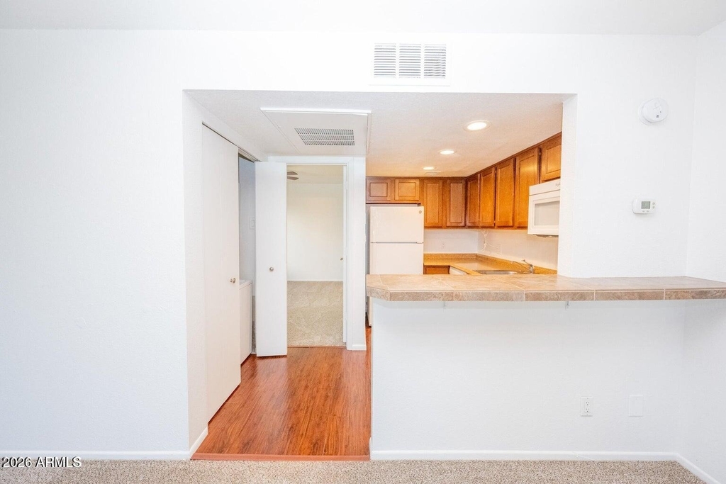 700 W University Drive - Photo 4