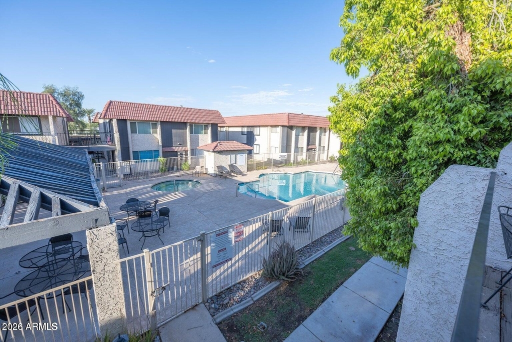 700 W University Drive - Photo 15