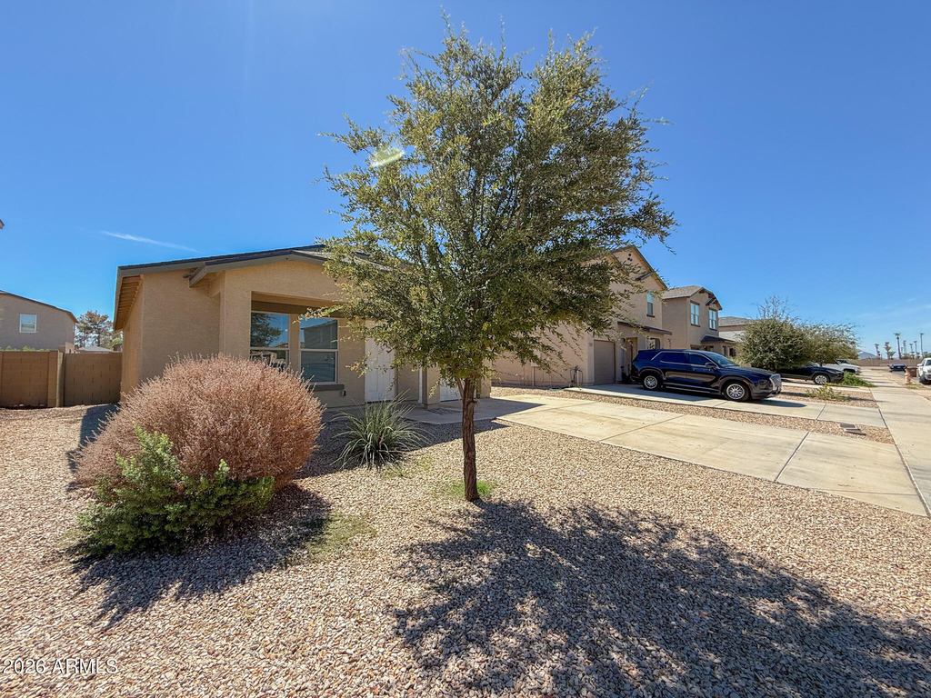 225 W Dewey Avenue - Photo 2