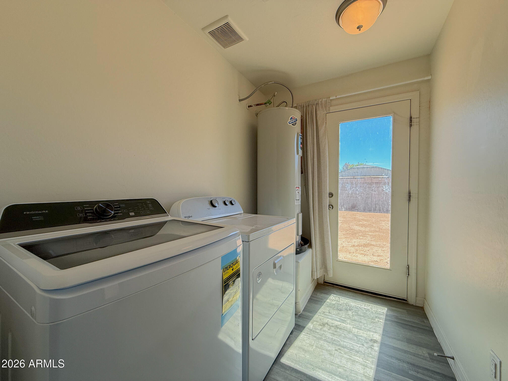 225 W Dewey Avenue - Photo 12