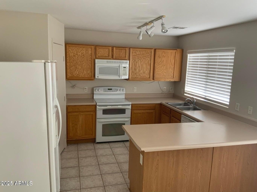 1533 S Western Skies Drive - Photo 3