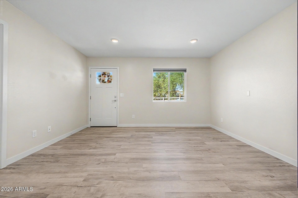128 W Brooks Street - Photo 7