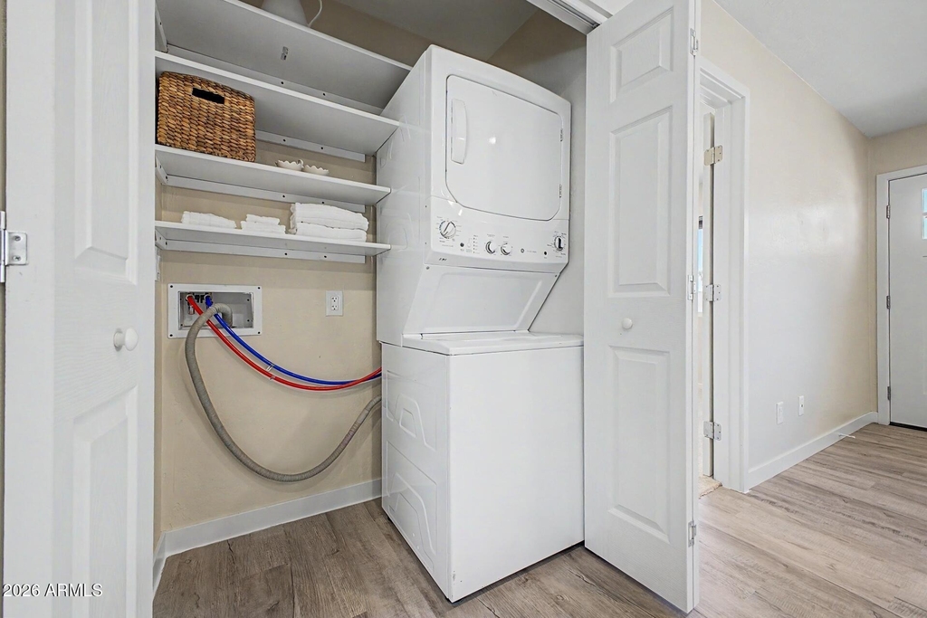 128 W Brooks Street - Photo 9