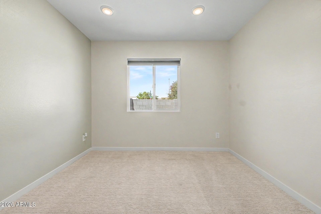 128 W Brooks Street - Photo 12
