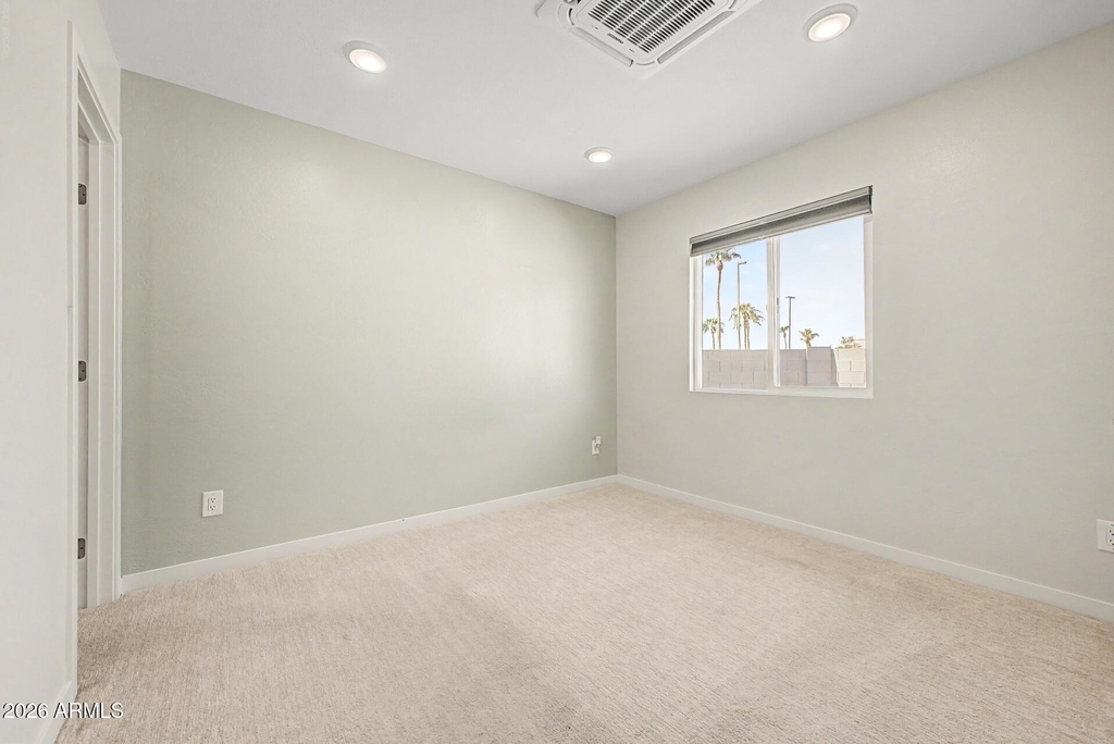 128 W Brooks Street - Photo 11