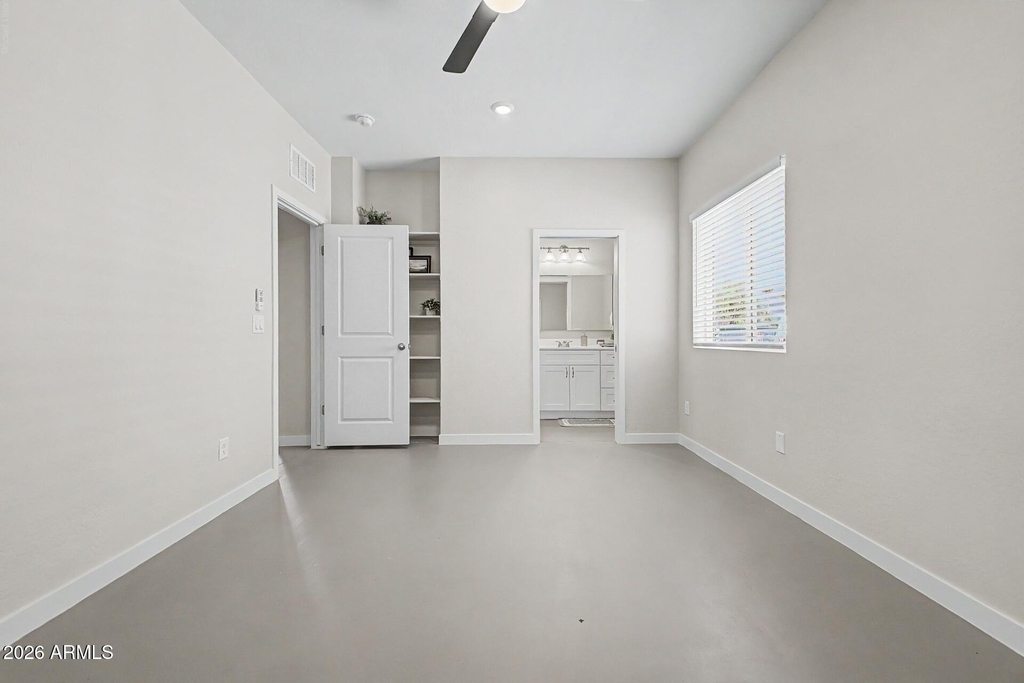 128 W Brooks Street - Photo 12