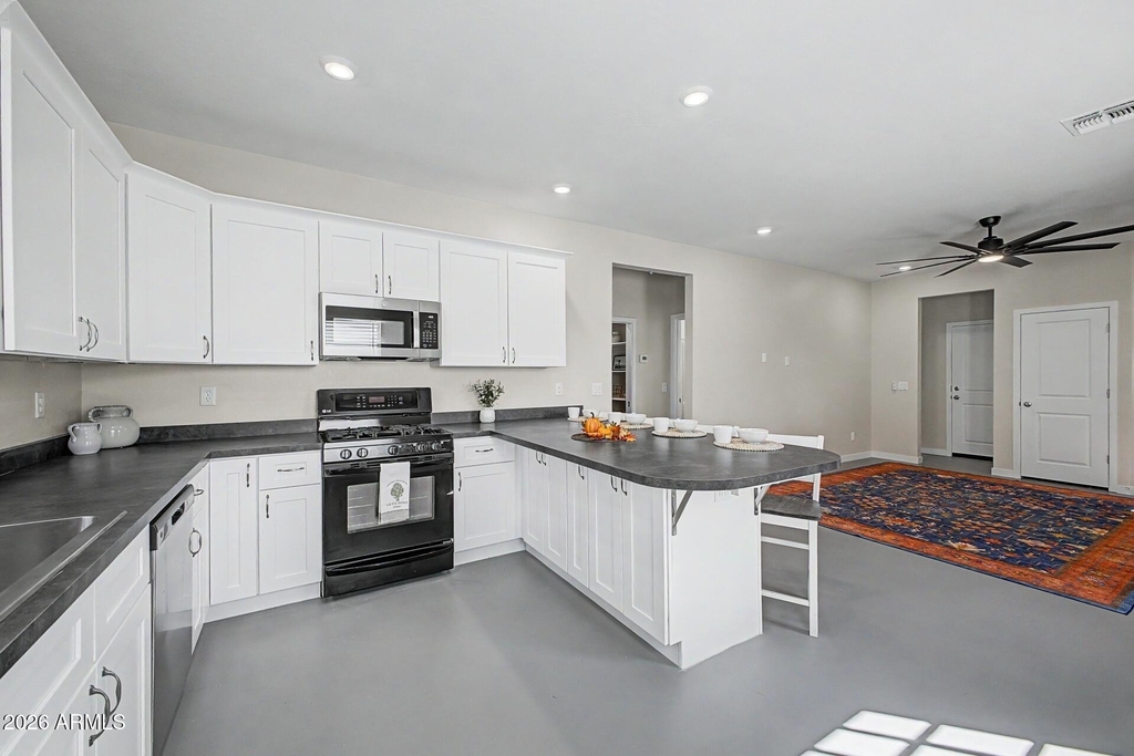 128 W Brooks Street - Photo 9