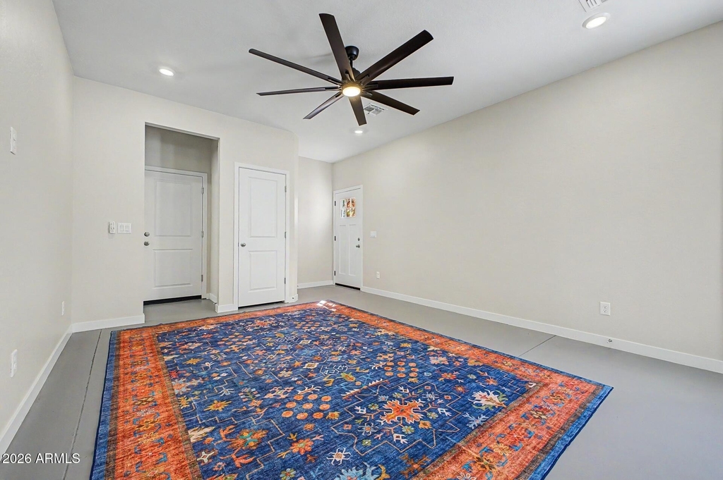 128 W Brooks Street - Photo 4